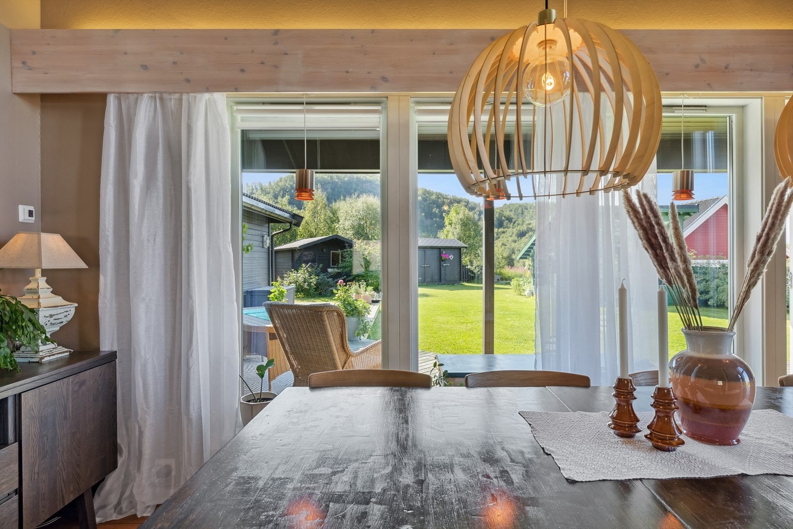 Fra spisestuen får du videre adkomst til en terrasse. Galleribilde