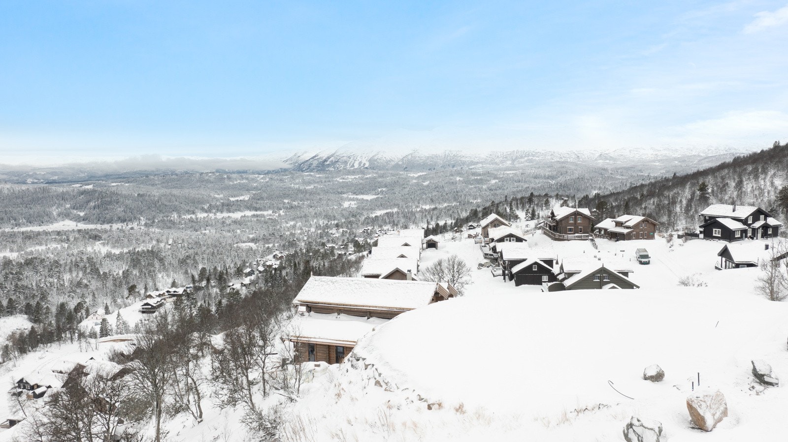 Fra eiendommen har du også umiddelbar tilgang til 150 kilometer med skiløyper som prepareres daglig Galleribilde