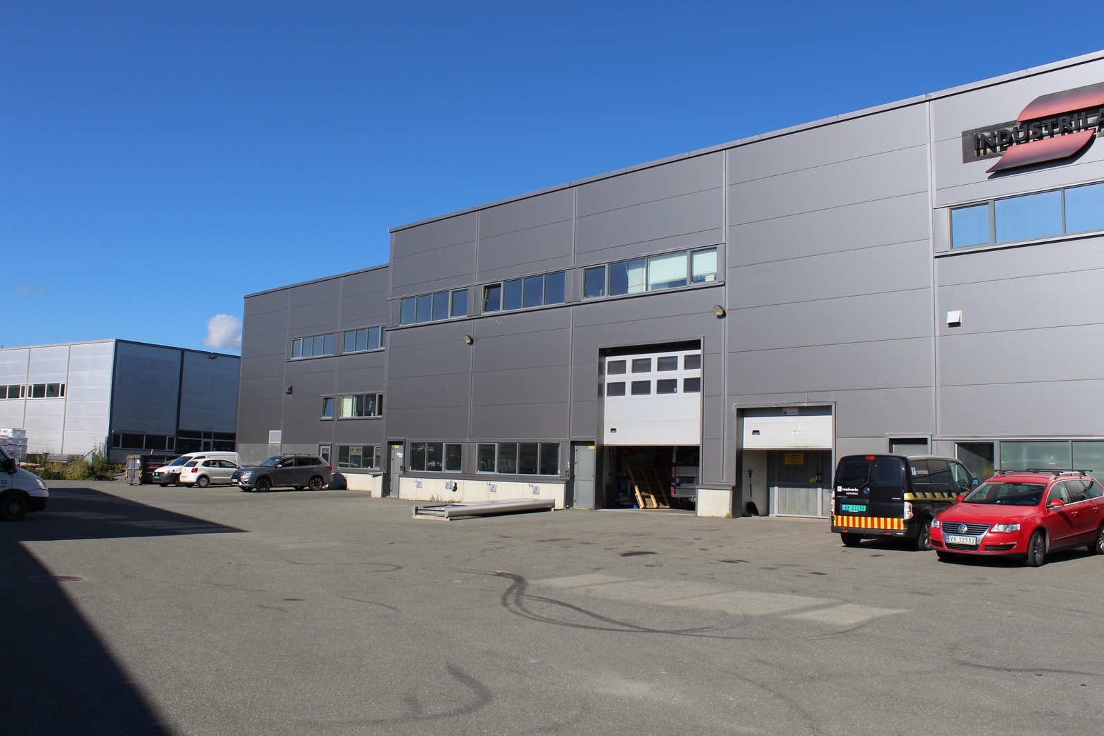 Romslig snuplass for varetransport til bygget Galleribilde