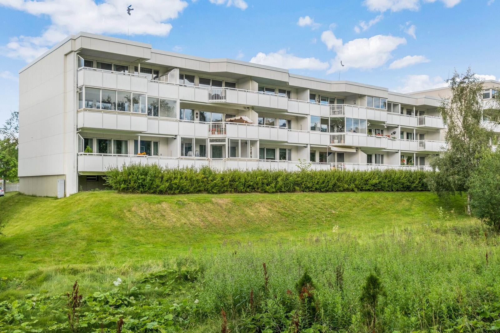 Leiligheten ligger i Stendal Borettslag og har gangavstand til fine turområder, dagligvarebutikk og bussholdeplass. Galleribilde