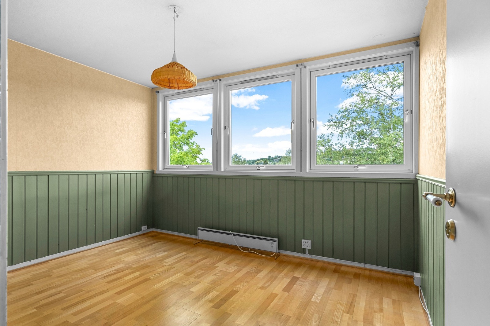 Leiligheten har 2 soverom, begge med garderobeskap Galleribilde