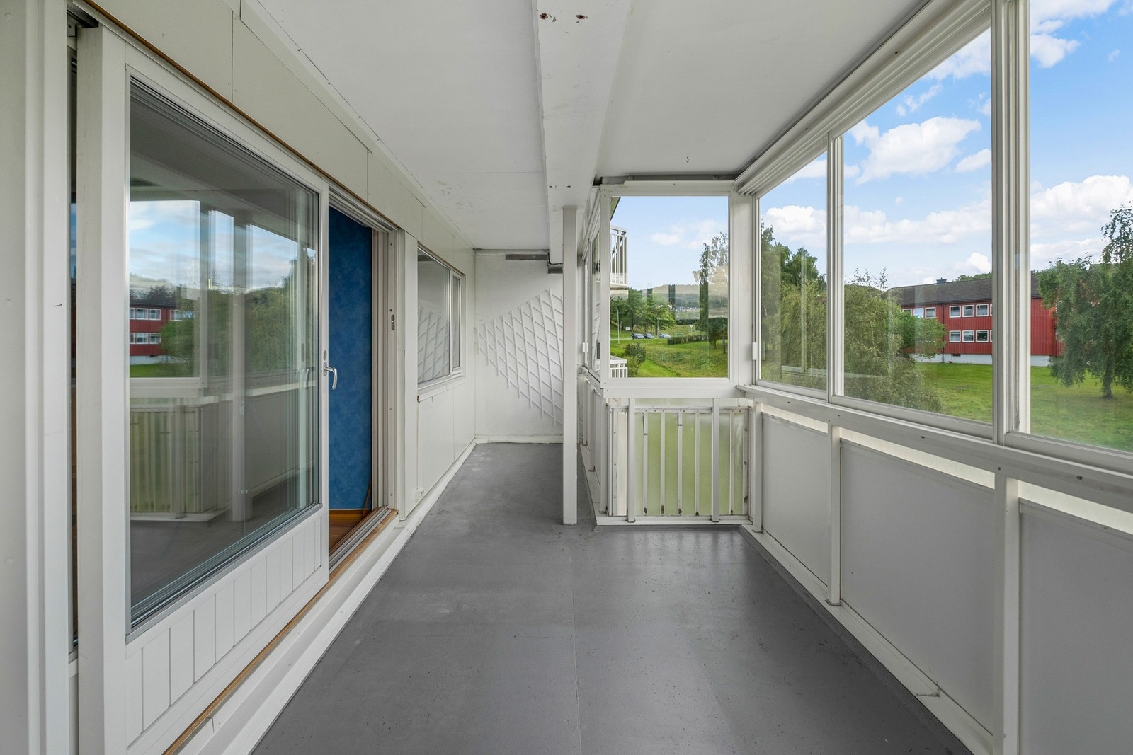 God plass til både sittegruppe og grill Galleribilde