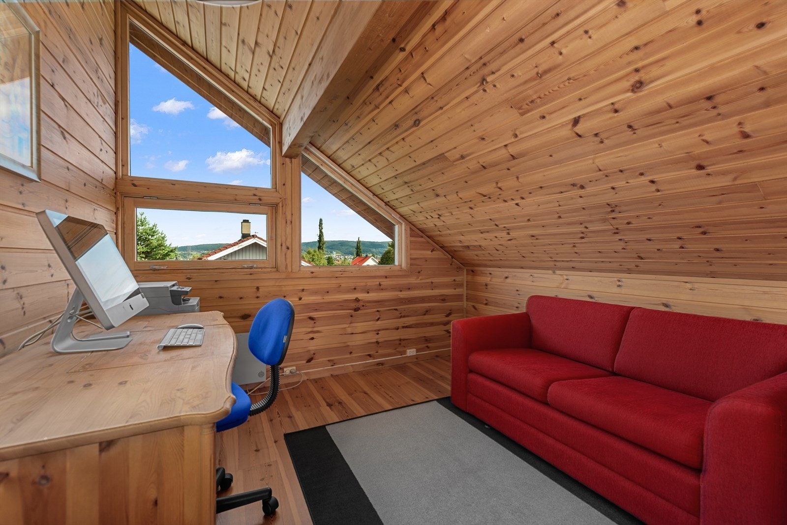 Praktisk soverom i byggets andre etasje på 10 kvm. Galleribilde