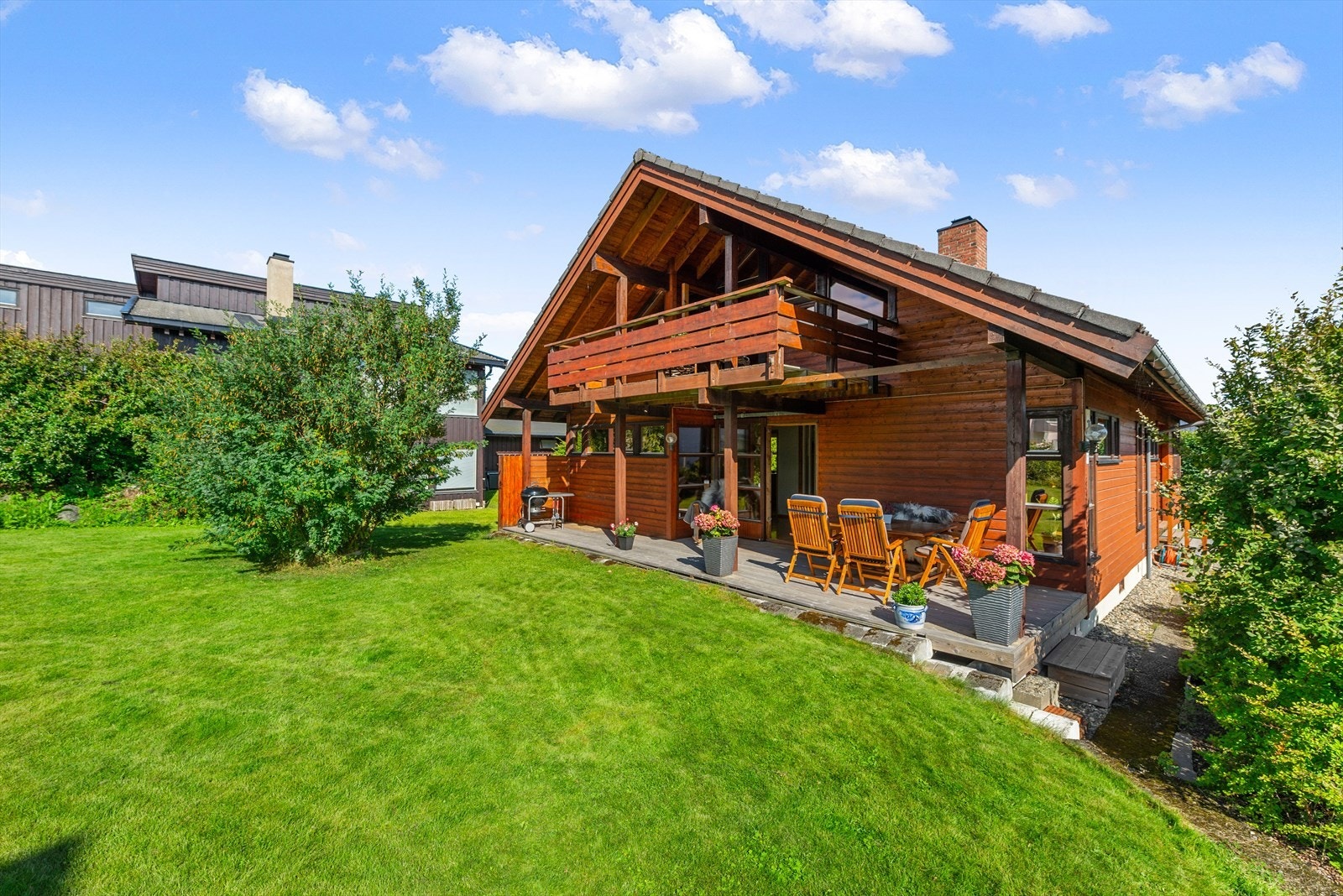 Velkommen til Harald Langhelles veg 12 og denne innholdsrike eneboligen! Galleribilde