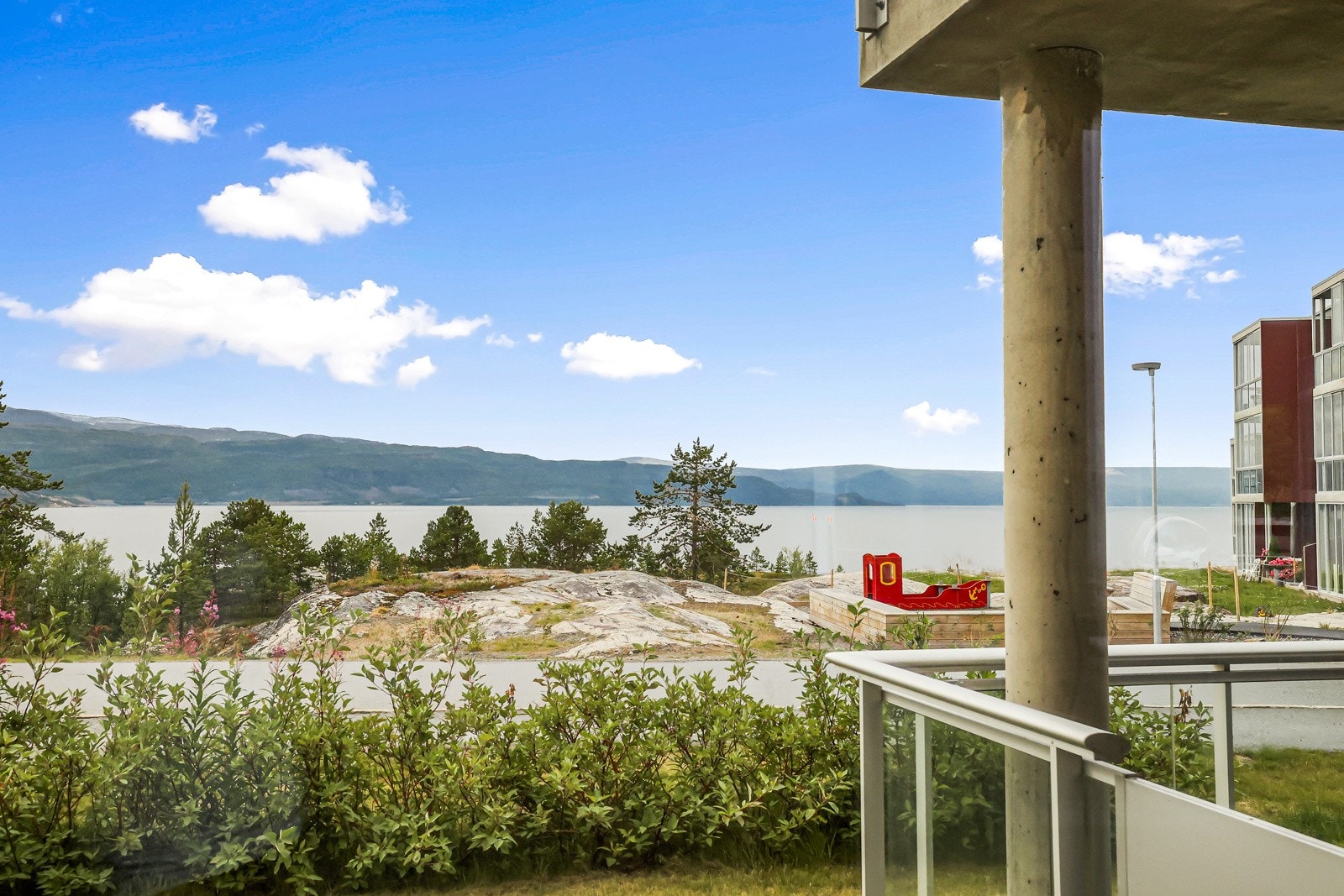 Utsikt fra balkong Galleribilde