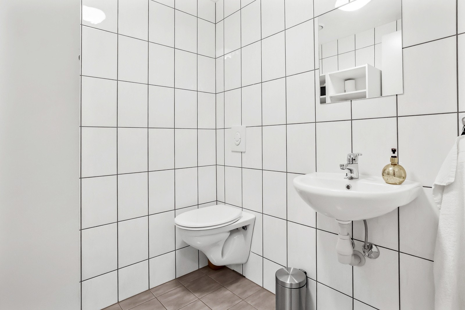 Det er i tillegg et toalettrom Galleribilde