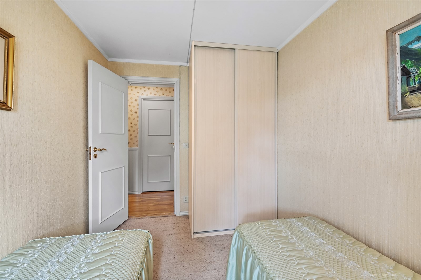 Soverom nr. 2 har også garderobe. Galleribilde