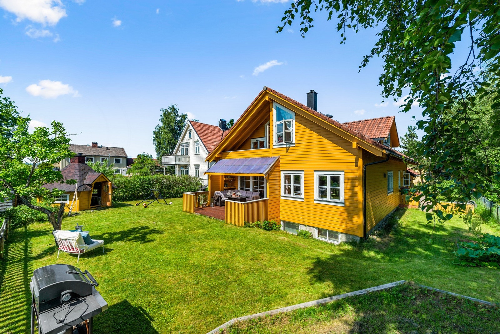 Skjermet og barnevennlig beliggenhet i rolig nabolag med kort vei til skole og Heimdal sentrum. Galleribilde