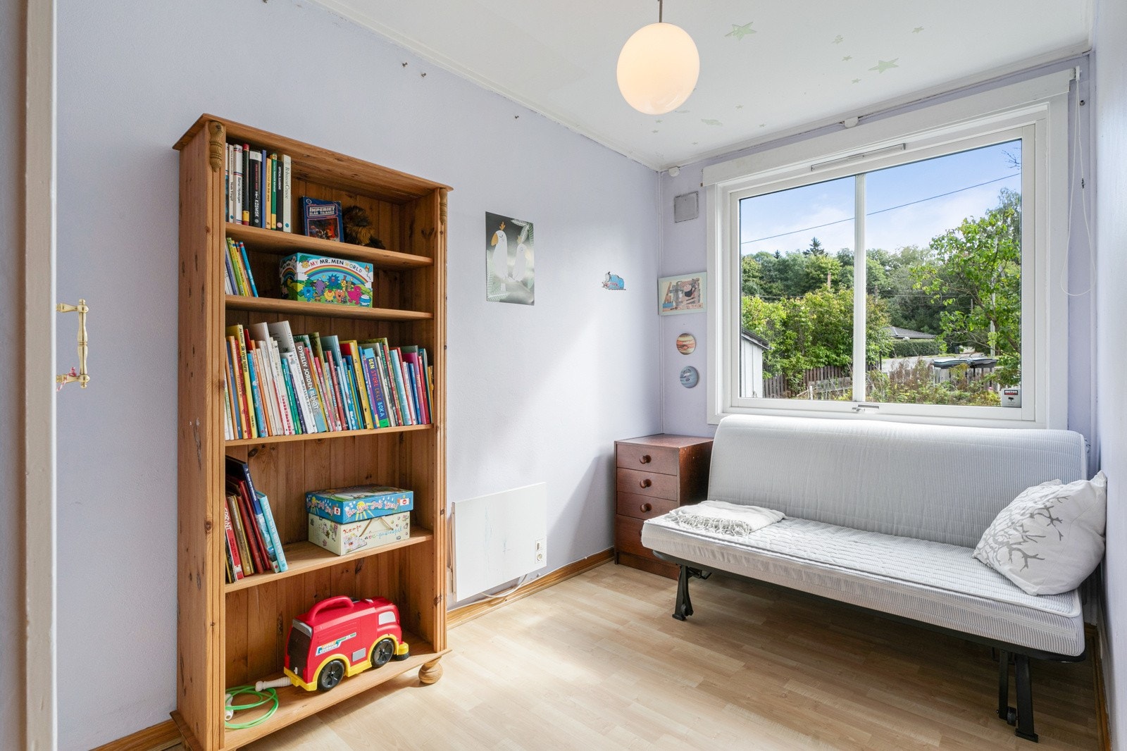 Soverom II og III egner seg godt som f.eks. barnerom, gjesteværelse eller hjemmekontor. Galleribilde