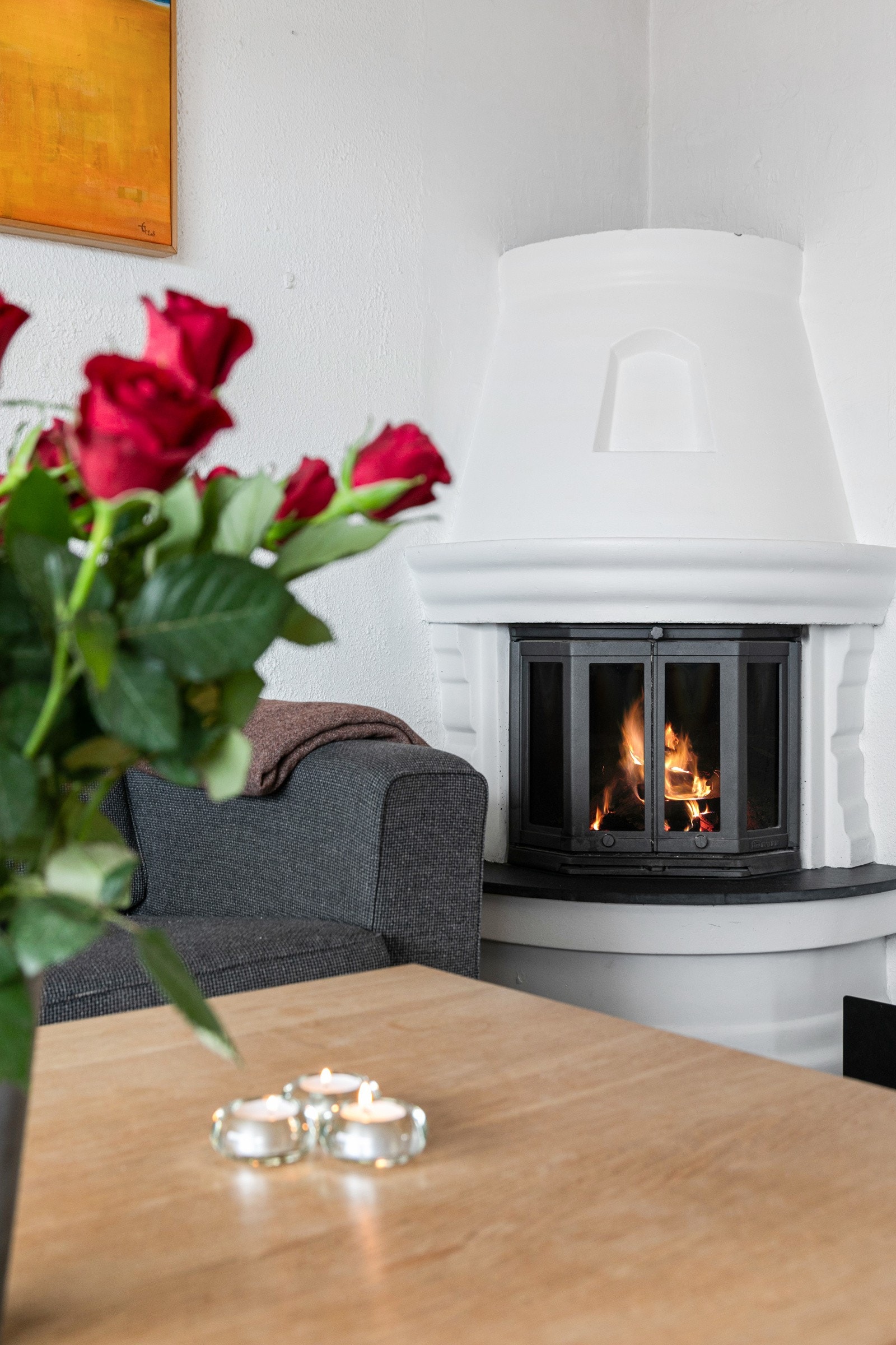 Praktisk peisovn som sørger for god varme og hyggelig stemning på kalde høst- og vinterkvelder. Galleribilde