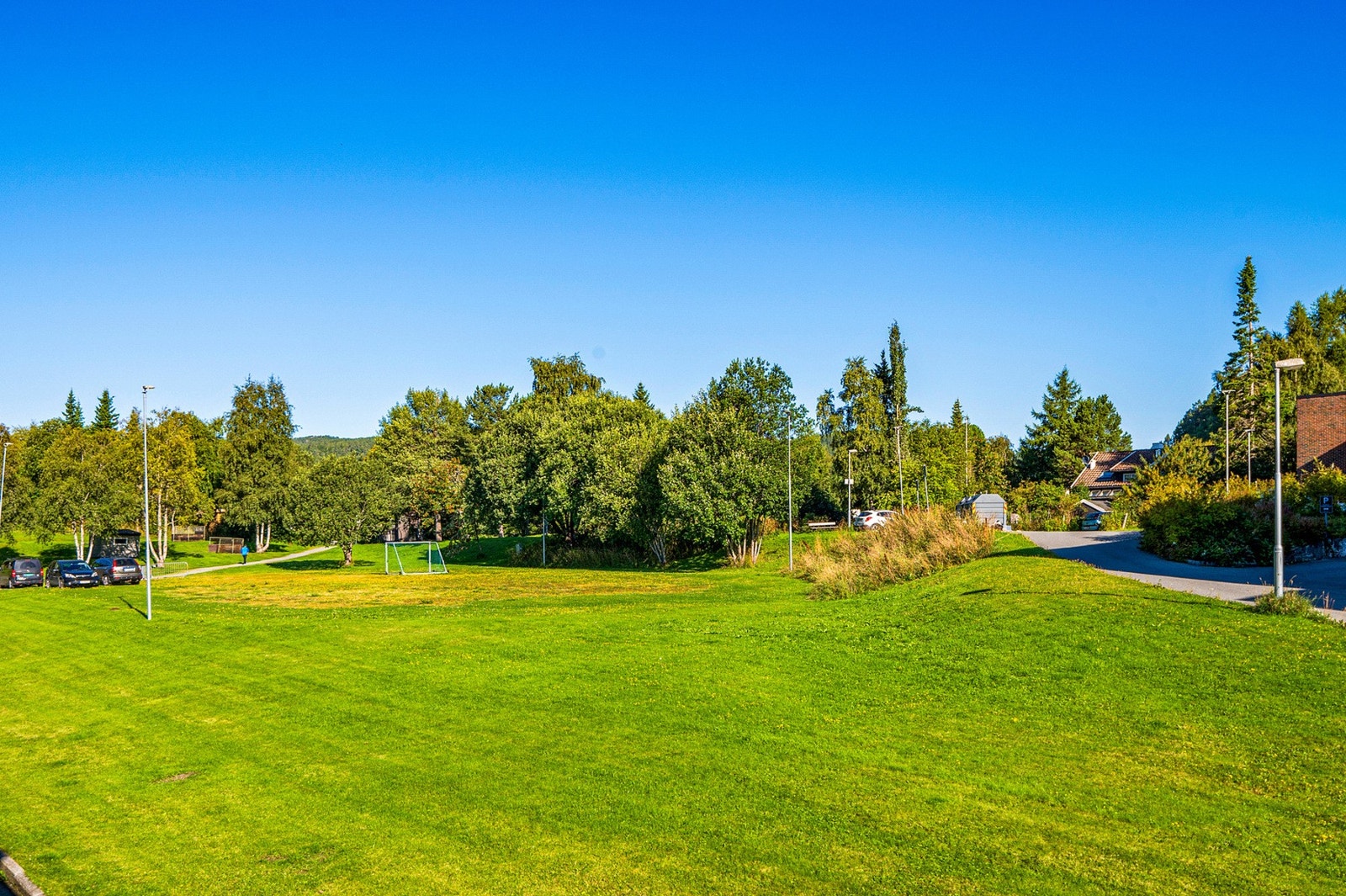 Det er rikelig med grøntareal rundt borettslaget som fritt kan benyttes av beboerne. Galleribilde