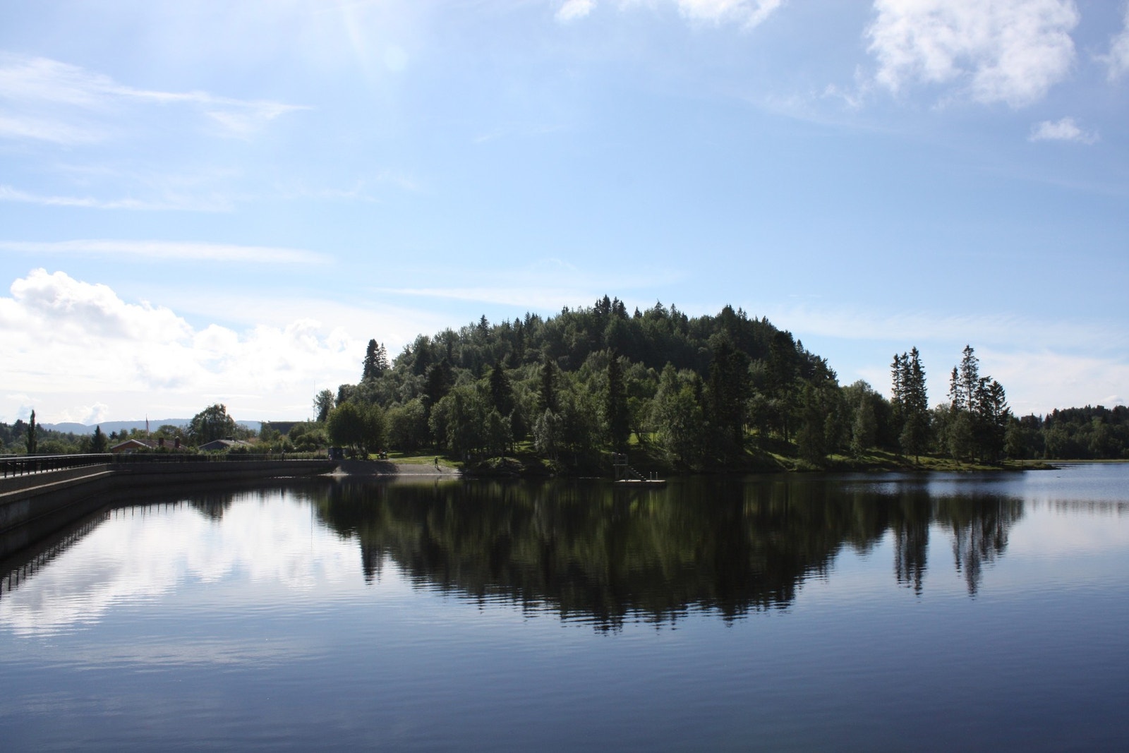 Det er gangavstand til Theisendammen med fine bademuligheter. Galleribilde