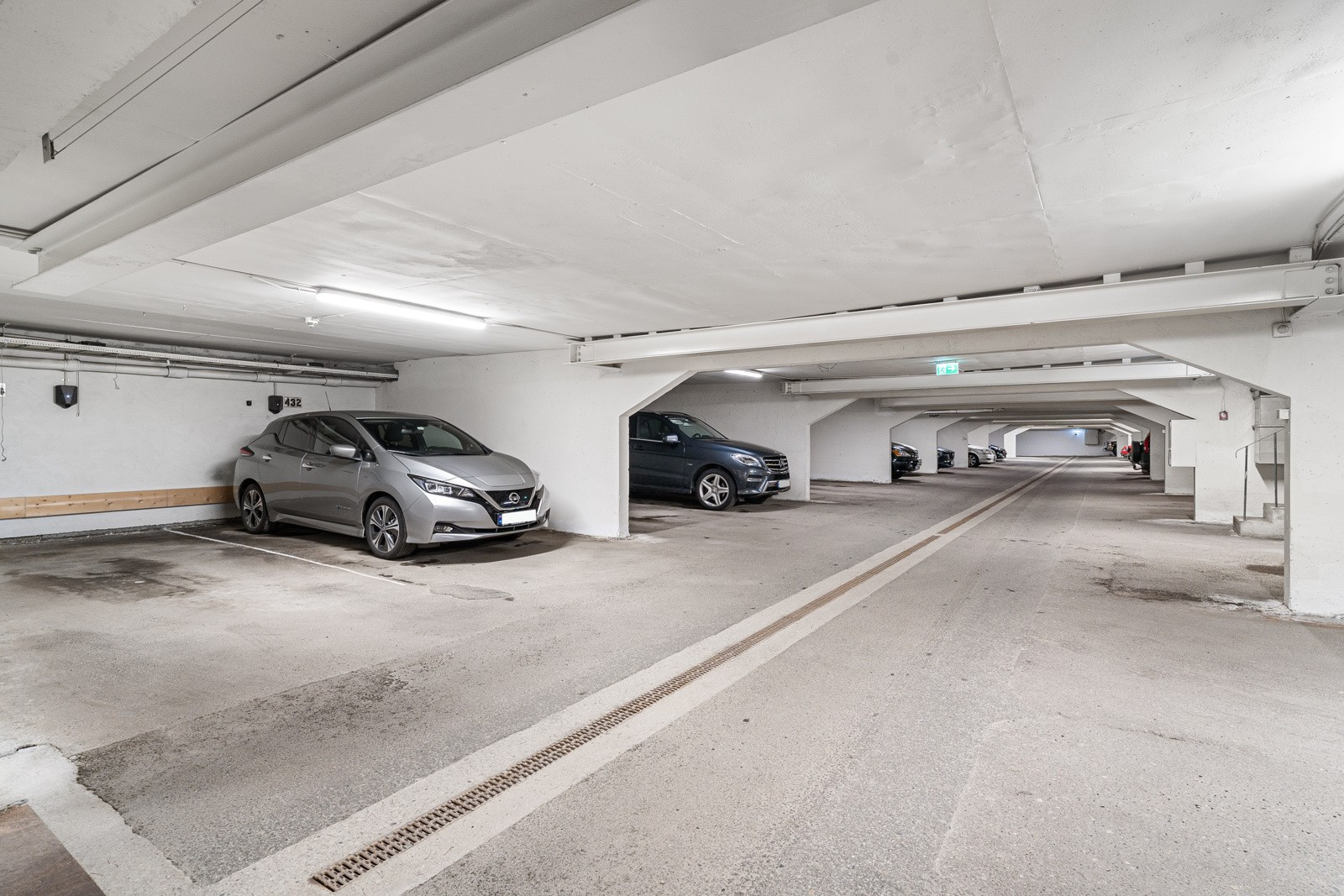 Garasjeplass i felles anlegg, med opplegg for elbillader.