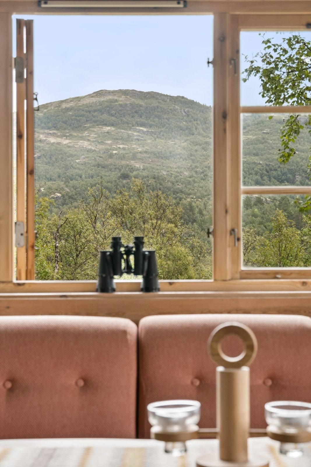 Utsikt til fjellterreng Galleribilde