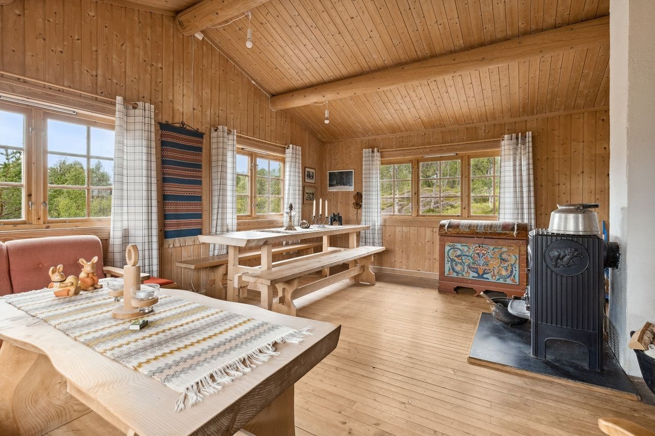 God plass for både spisemøblement og sofahjørne Galleribilde