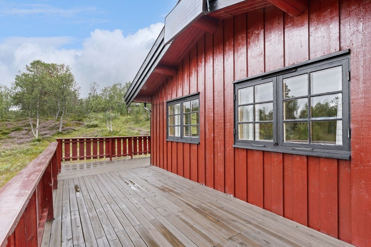 Solrik terrasse - dels godt skjermet fra nabohytter Galleribilde