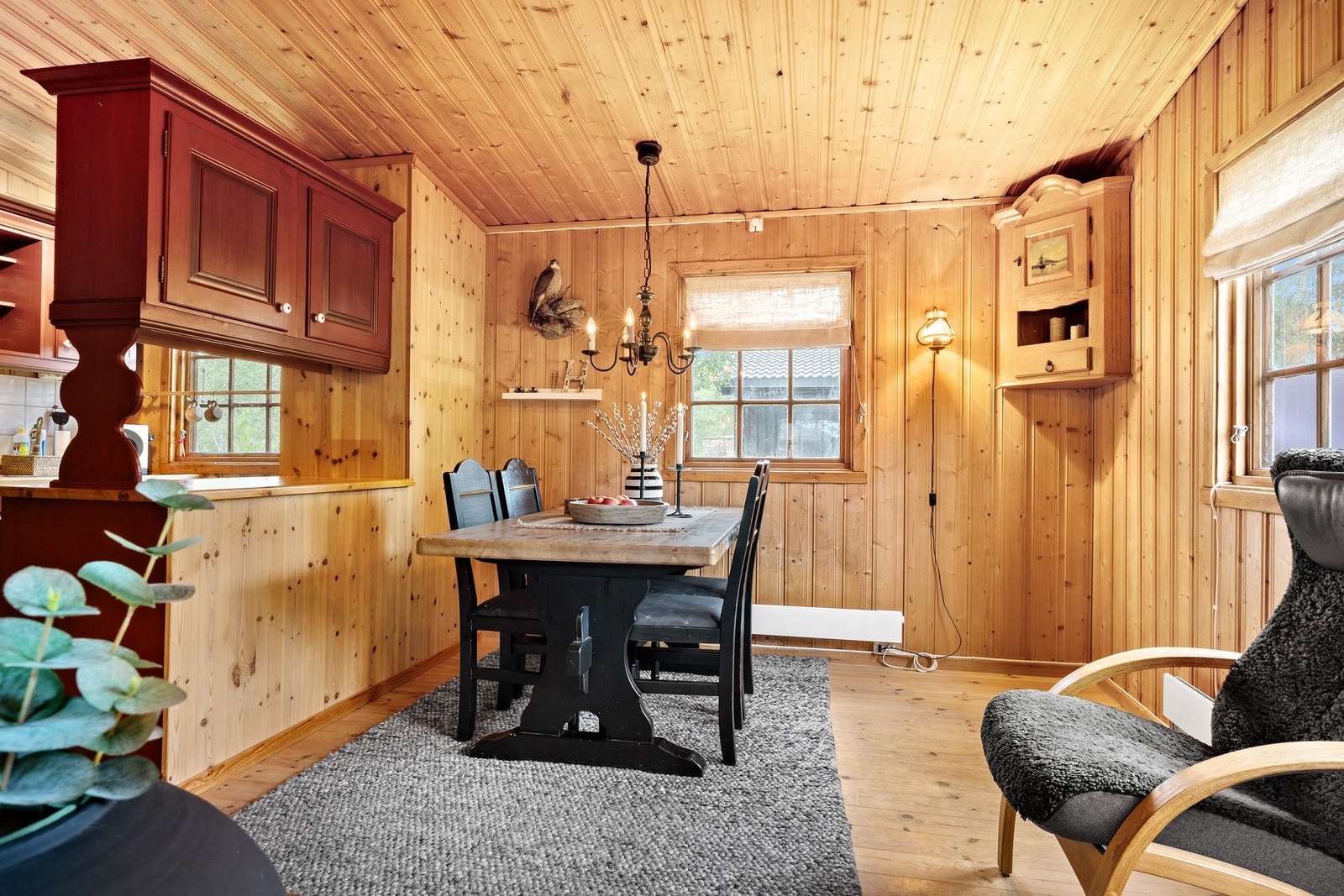 Kjøkken adskilt fra spisestue. Galleribilde