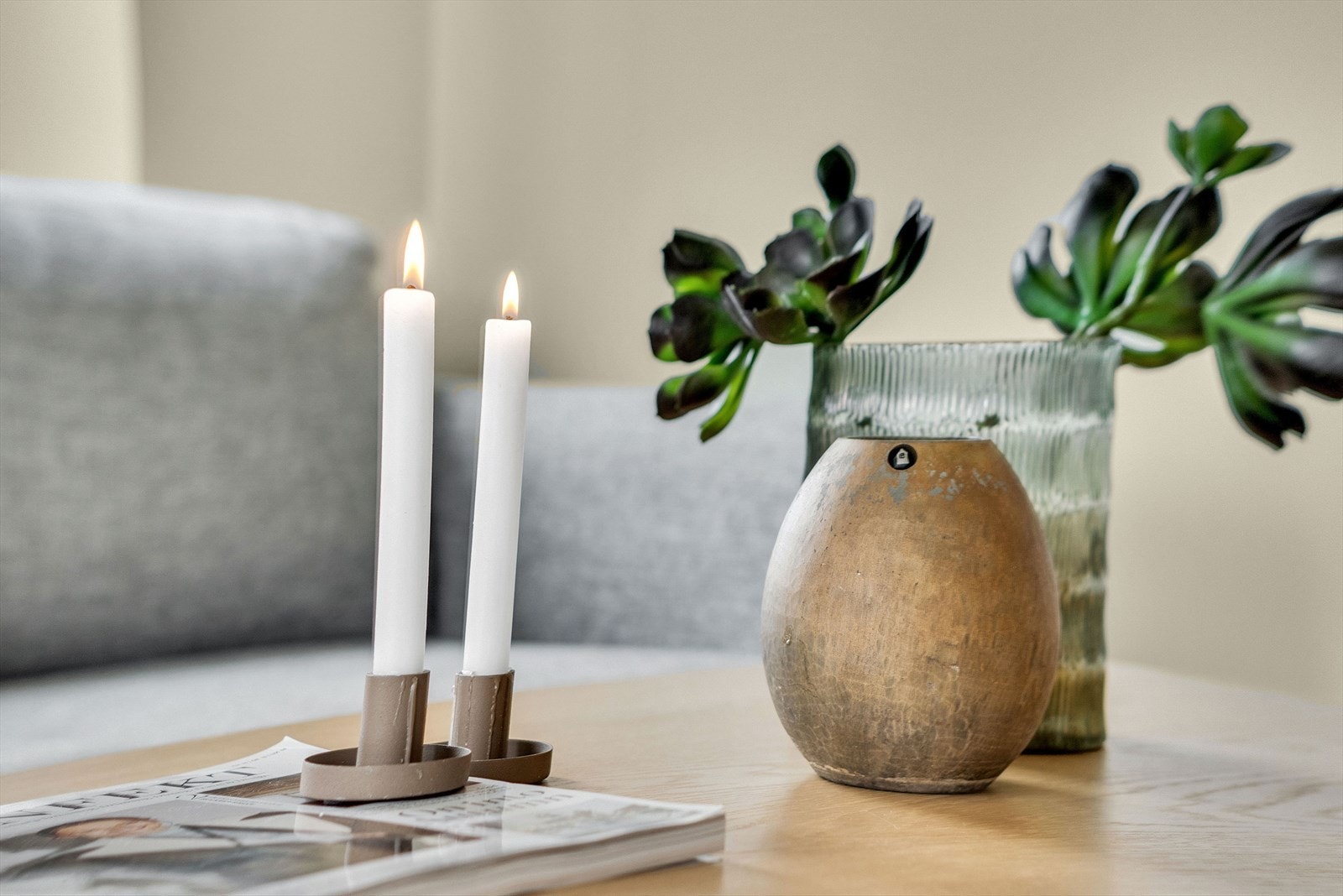 Stuen er et hyggelig samlingspunkt med plass til å innrede med en flott sofagruppe og tilhørende møblement. Galleribilde
