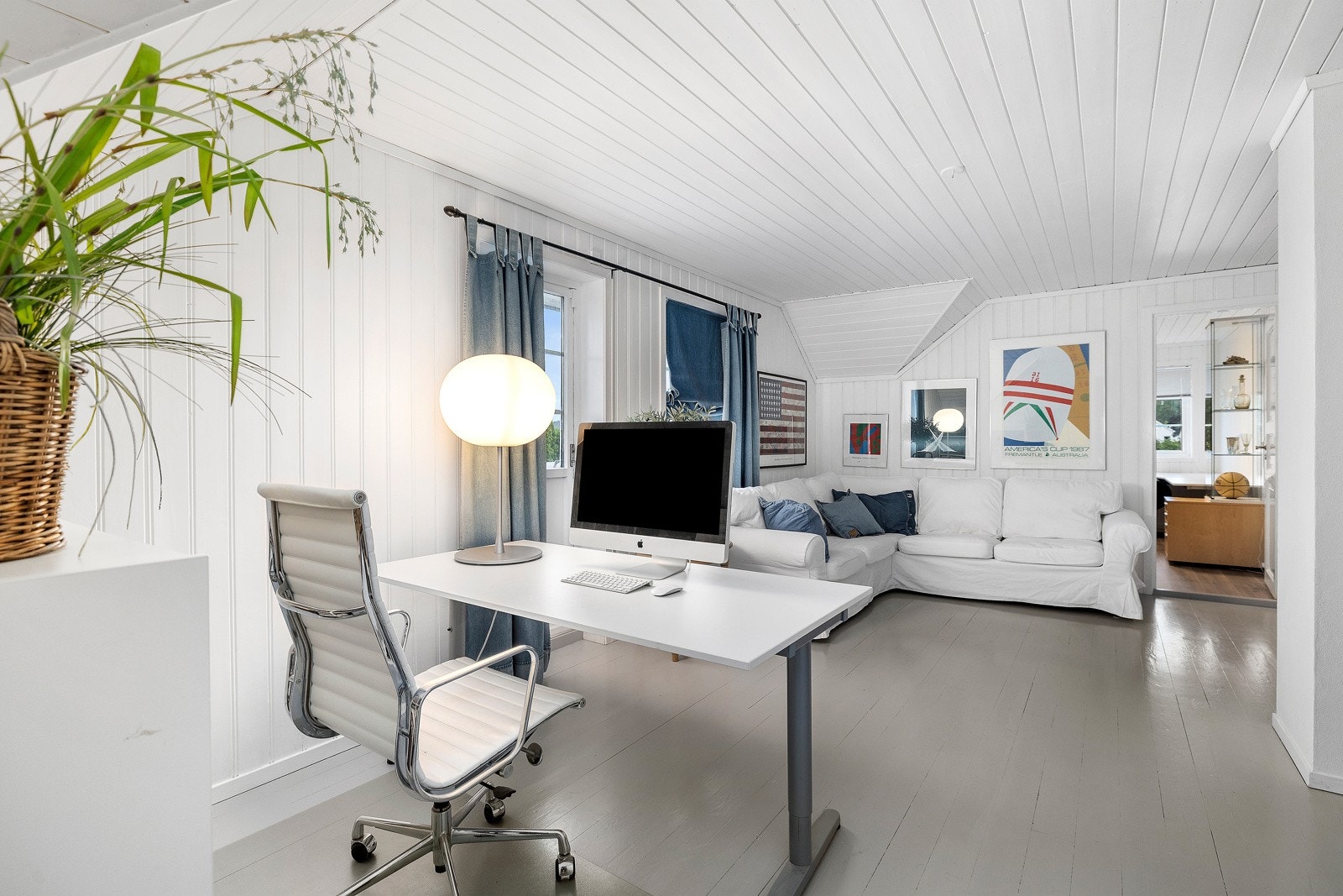 Det er utgang til balkong fra stuen Galleribilde