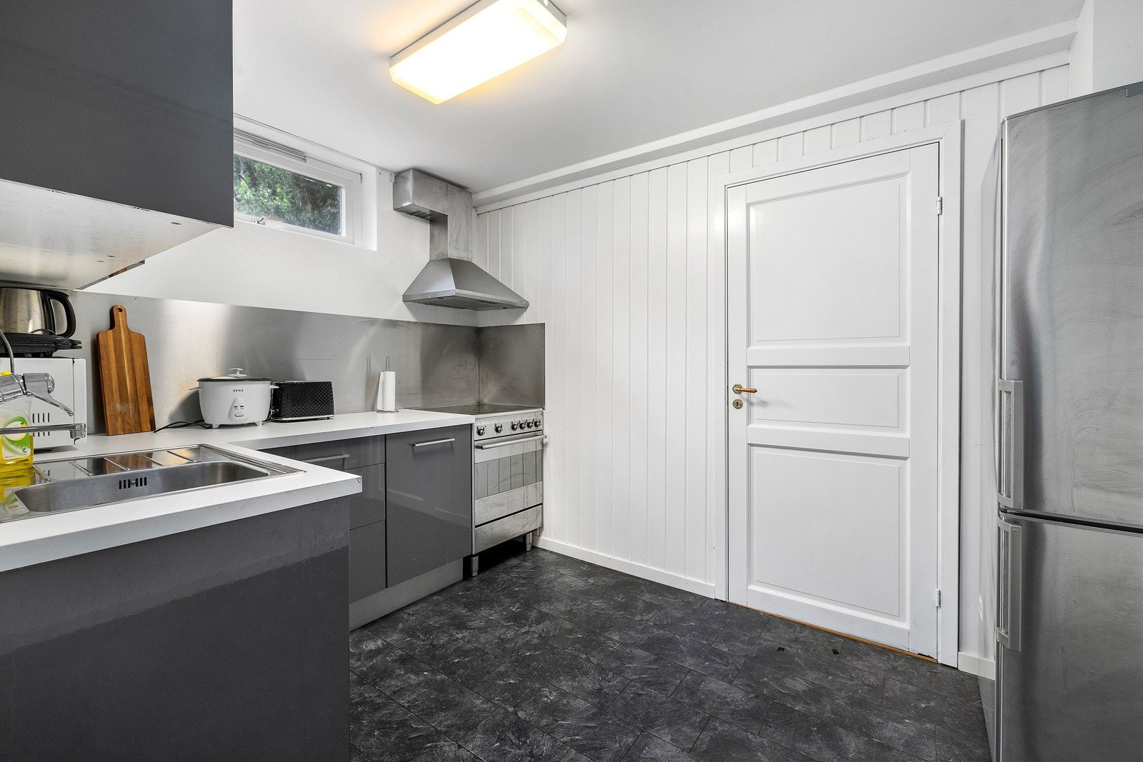 Kjøkken med innredning fra Ikea. * Ikke søkt bruksendret - se prospekt Galleribilde