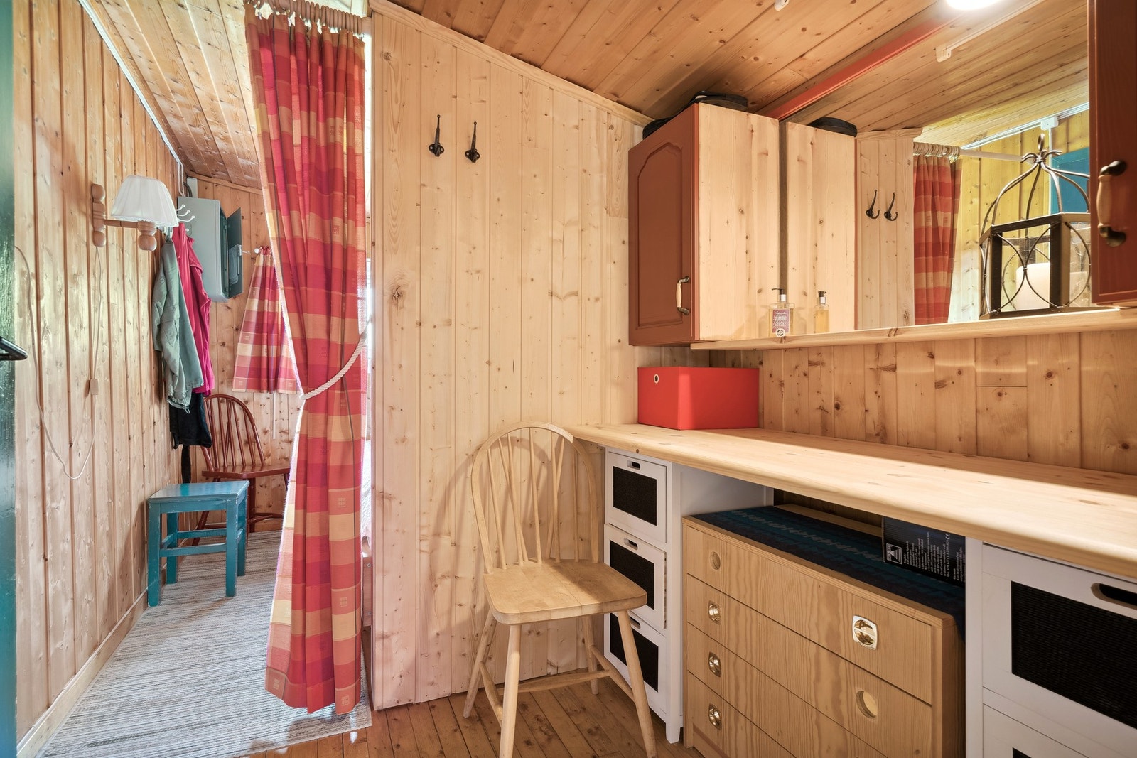 Soverommene ligger i hver sin ende av tilbygget. Galleribilde