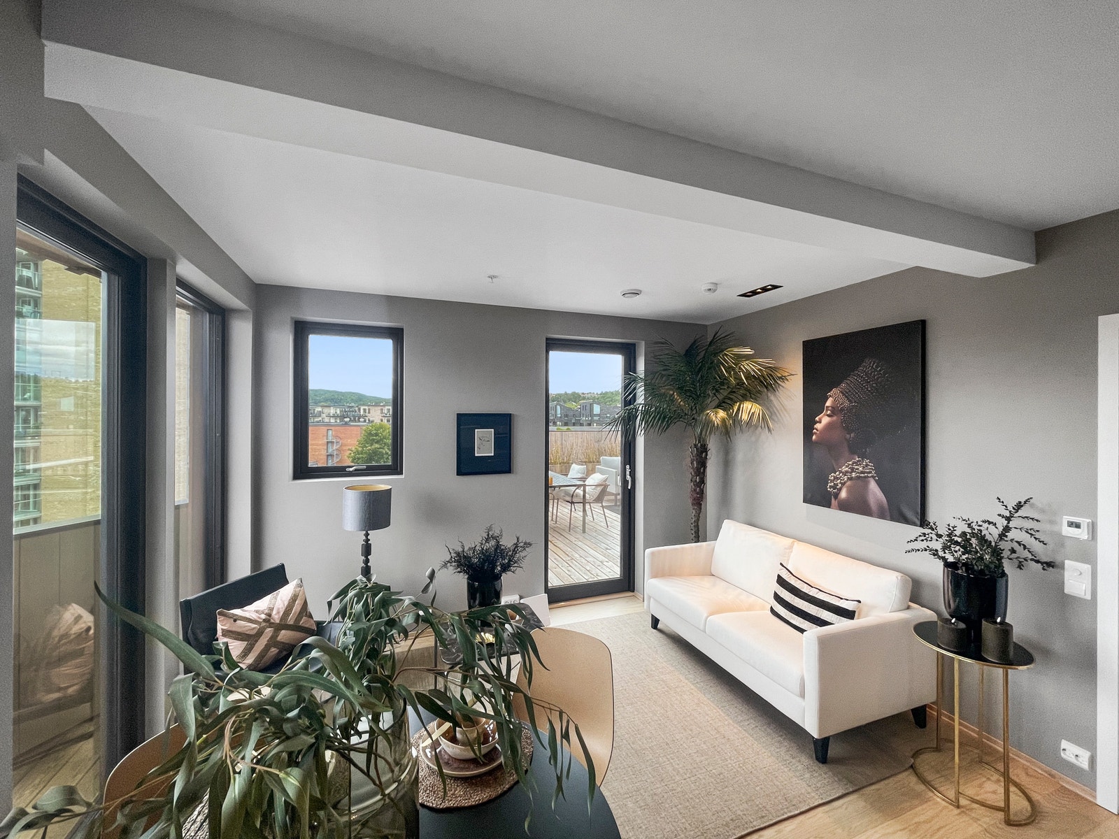 Fra stuen er det utgang til takterrassen og en mindre balkong. Galleribilde