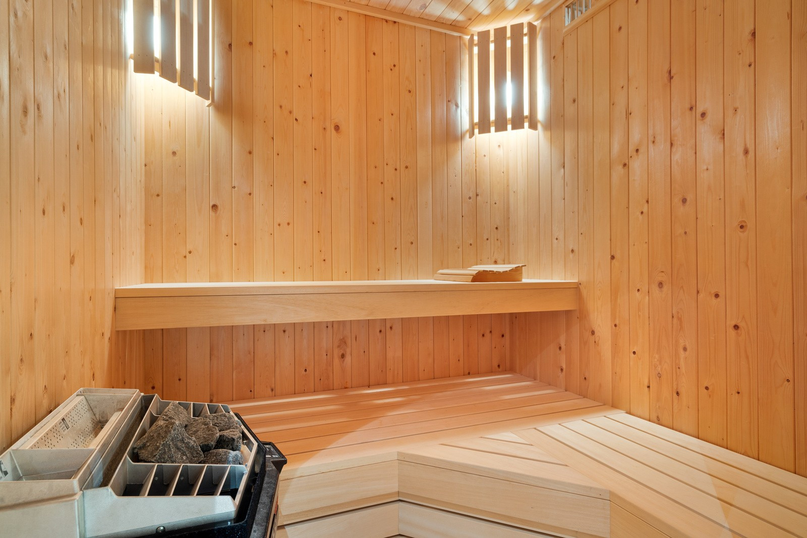 Badstuen ligger i tilknyttning til badet i 1. etasje.
