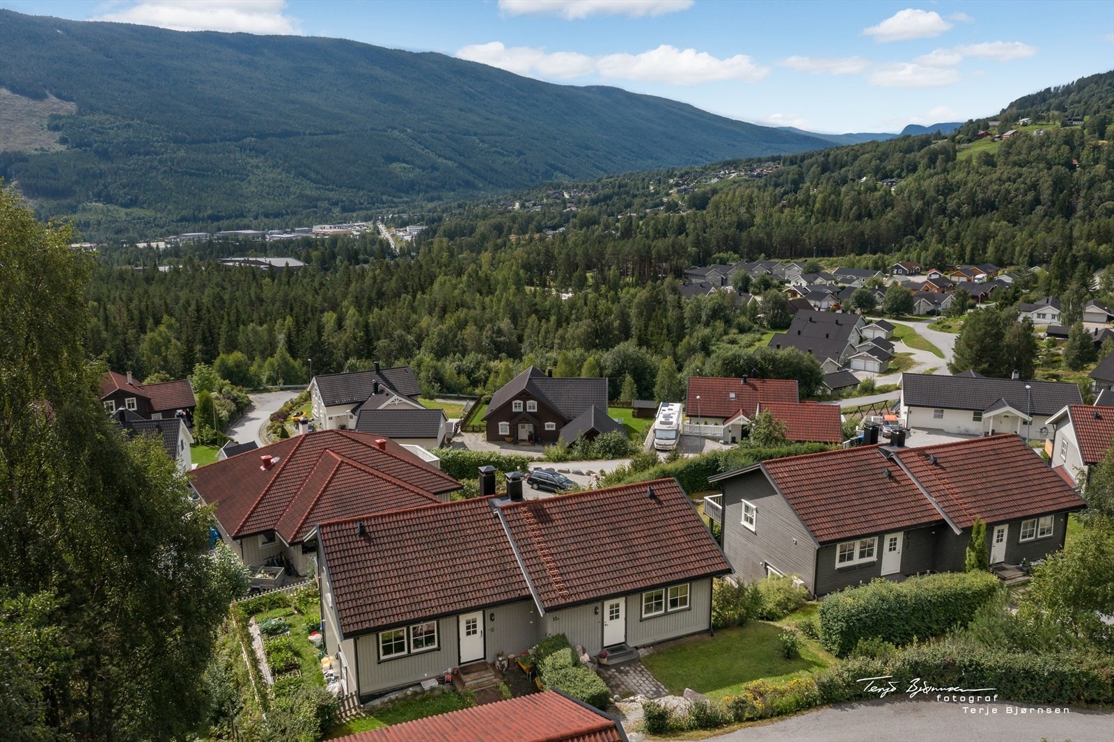 Fra eiendommen er det kort vei til skoler, idrettshall og Gol sentrum. Galleribilde