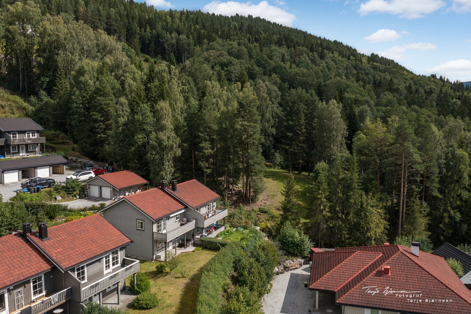 Solrikt beliggende eiendom med nydelig utsikt. Galleribilde