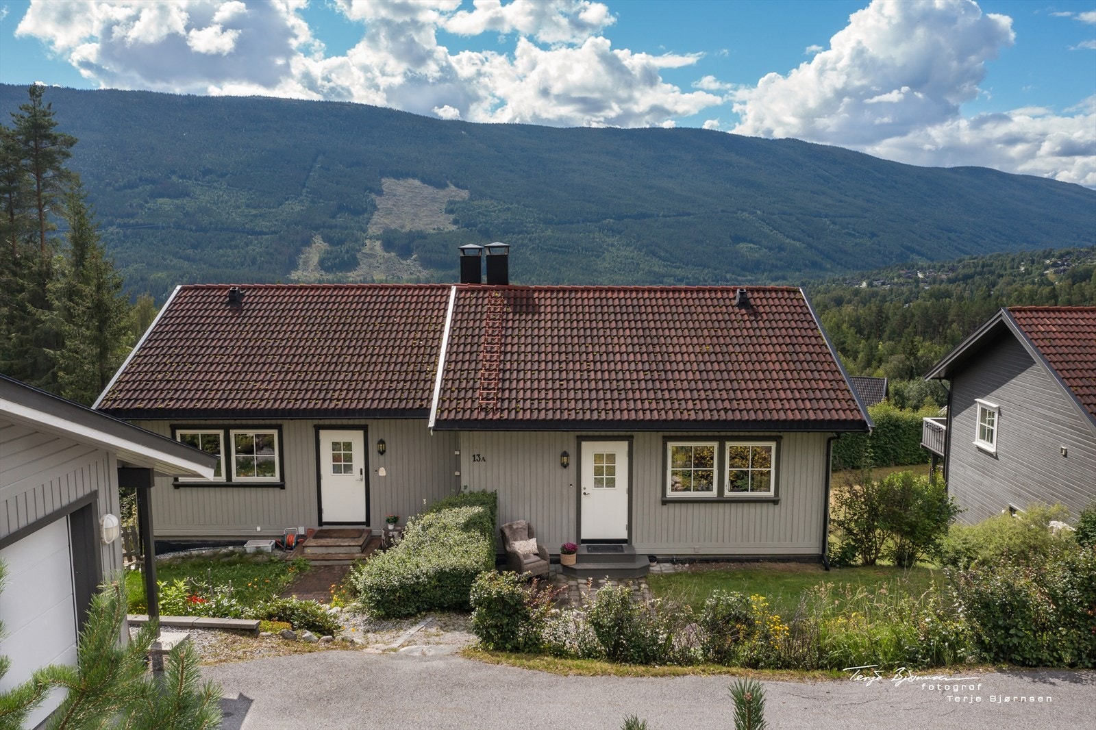 Hyggelig inngangsparti med mulighet for en sittegruppe. Galleribilde