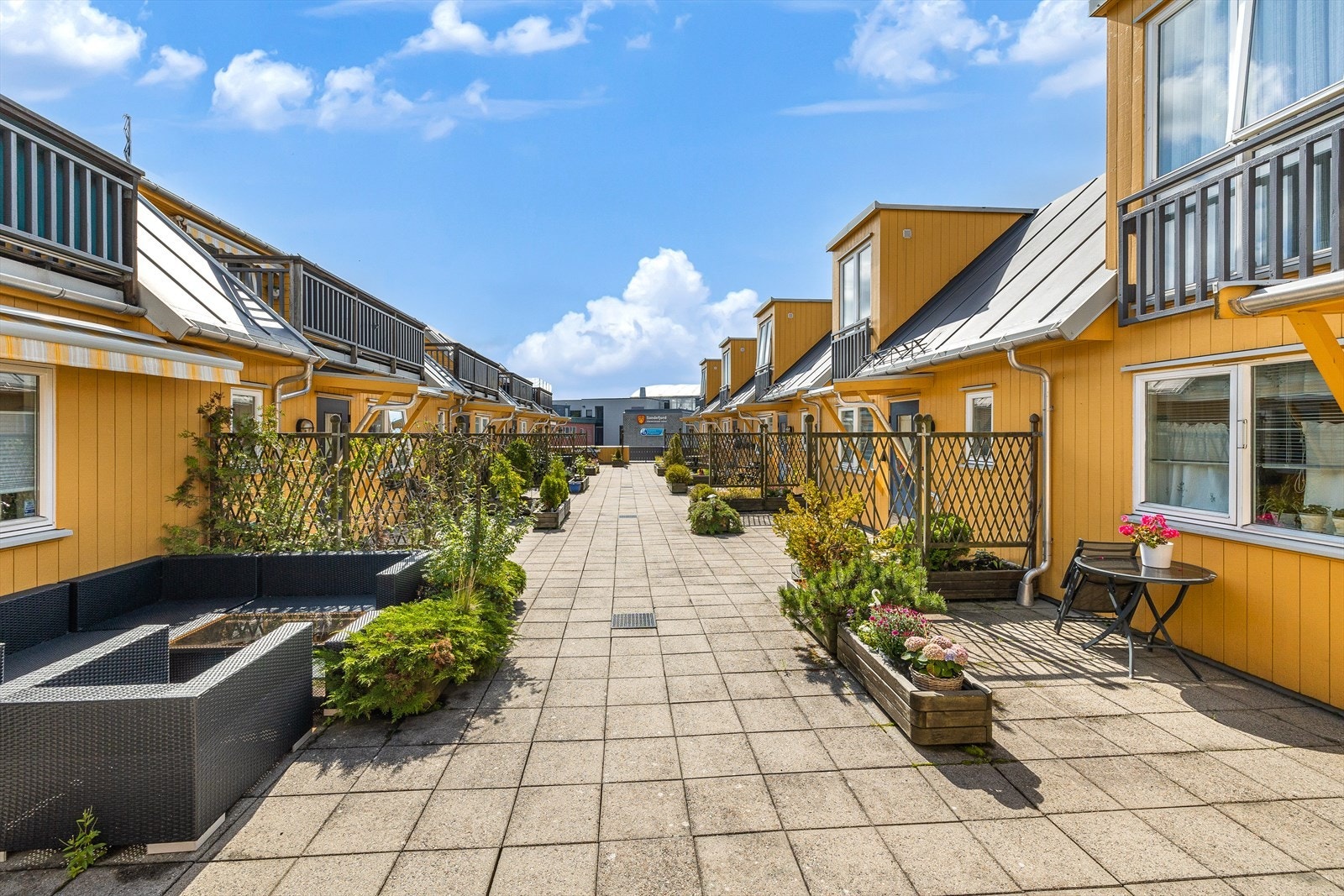 Hyggelig og solrikt boligtun Galleribilde