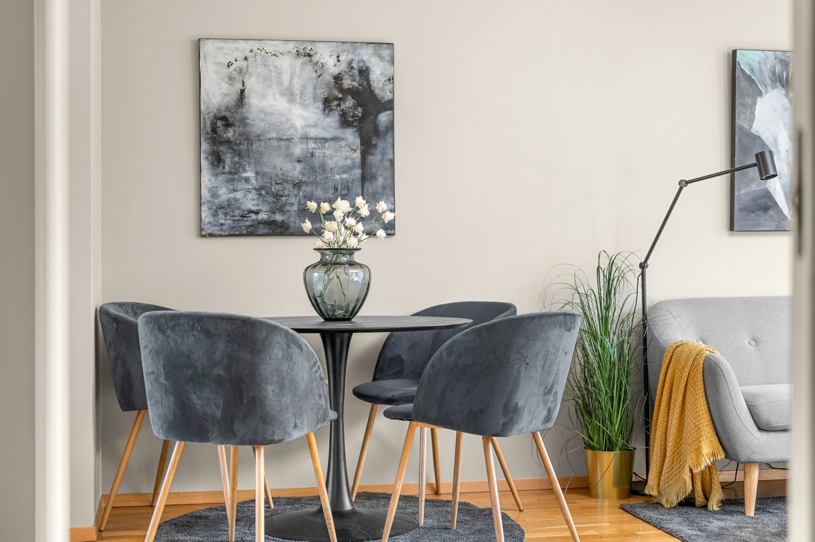 God plass til egen spisestue. Galleribilde