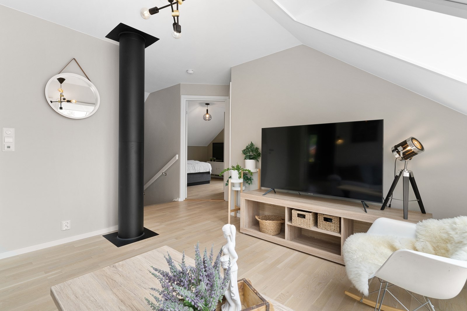 Her er det i dag. egen TV-stue. Supert som et eget oppholdsrom for barna. Galleribilde