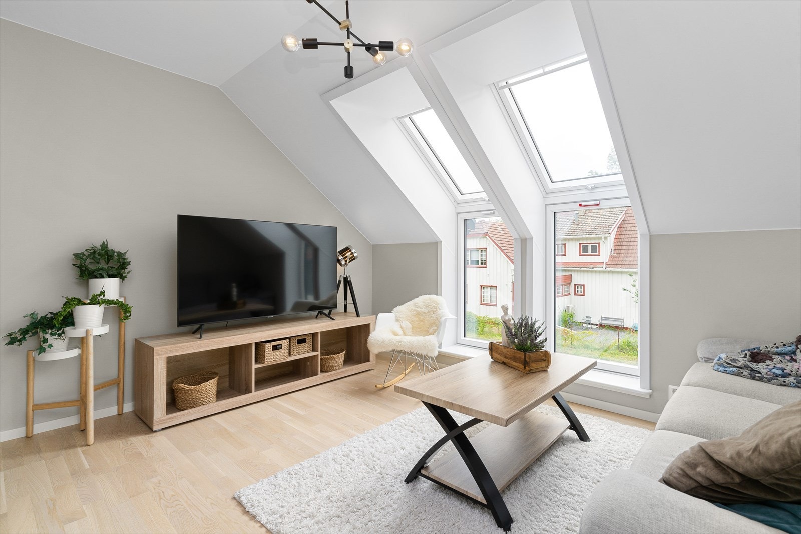 Plass til å kunne ha tv-vegg og sofakrok. Galleribilde