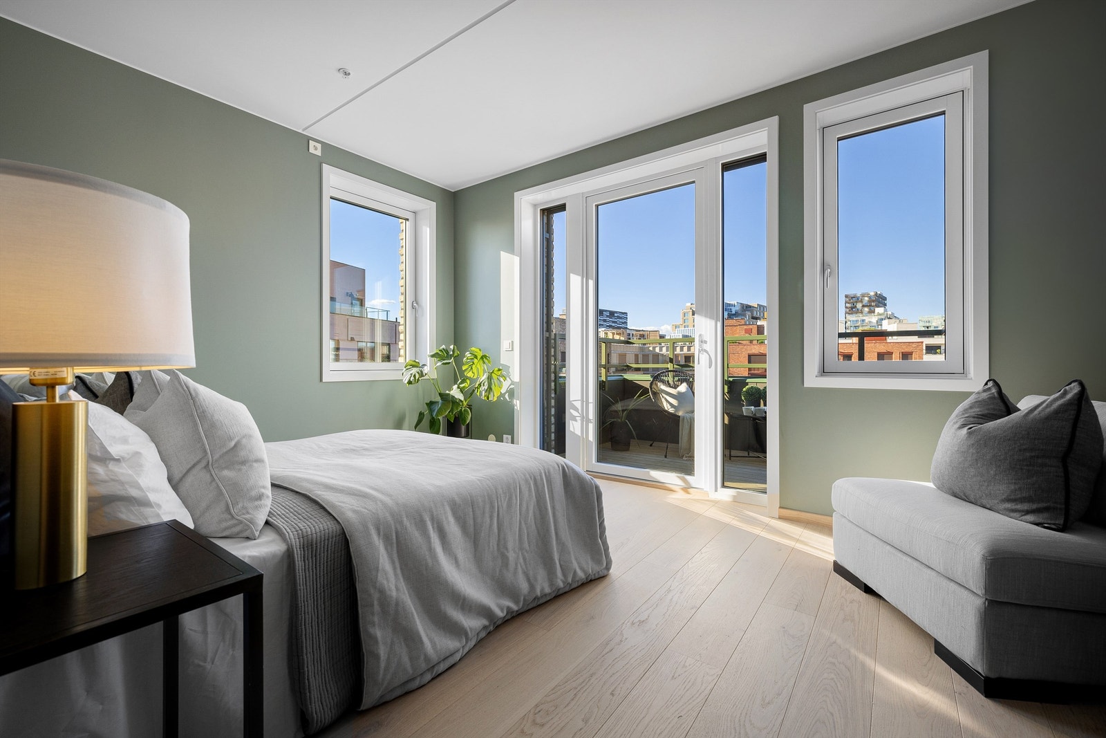 Utgang fra soverom til nordvendt balkong på ca. 6 kvm. Galleribilde