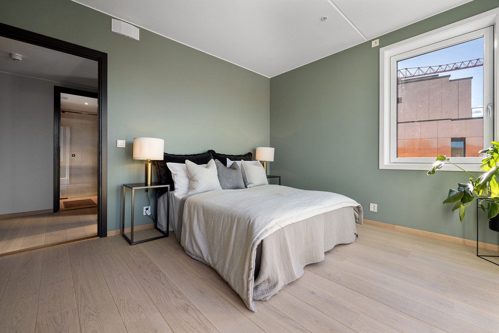 God plass til dobbeltseng og ulike oppbevaringsløsninger om ønskelig. Galleribilde