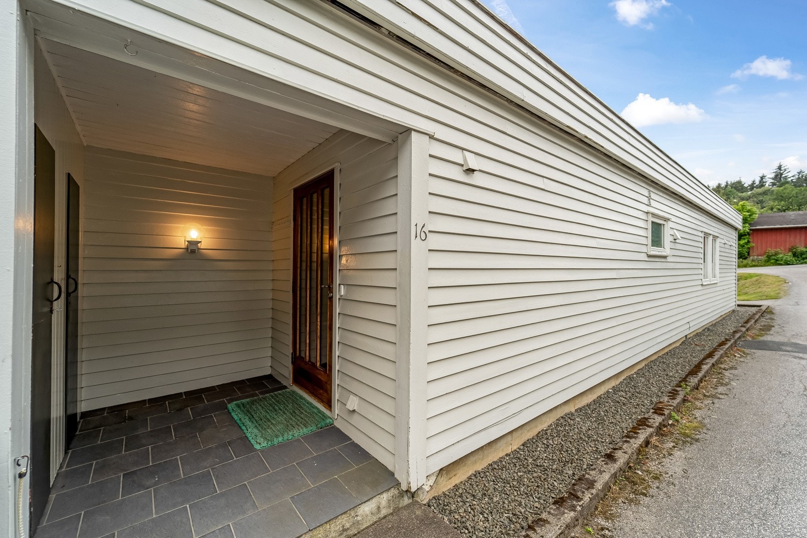 Overbygd inngangsparti. Galleribilde