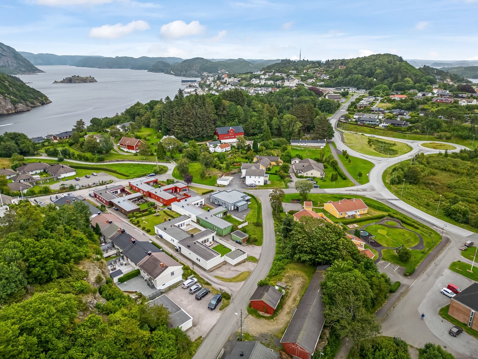 Boligen ligger i kort avstand til barnehage, skole, sentrum og den populære løypa rundt Mosvold. Galleribilde