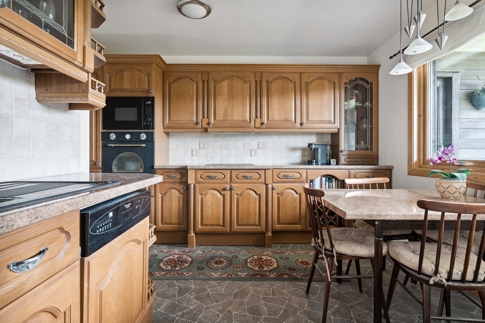 Kjøkkenet ligger i et eget separat rom. Galleribilde