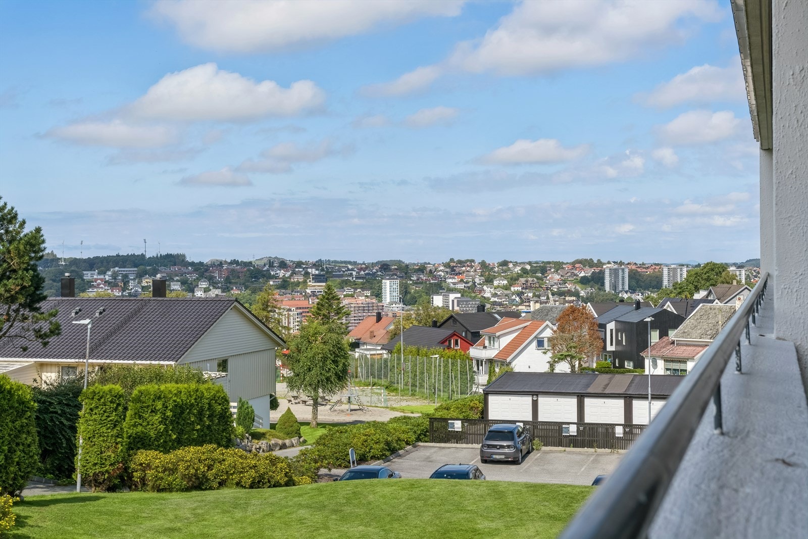 Fine utsiktsforhold ut over nærområdet! Galleribilde