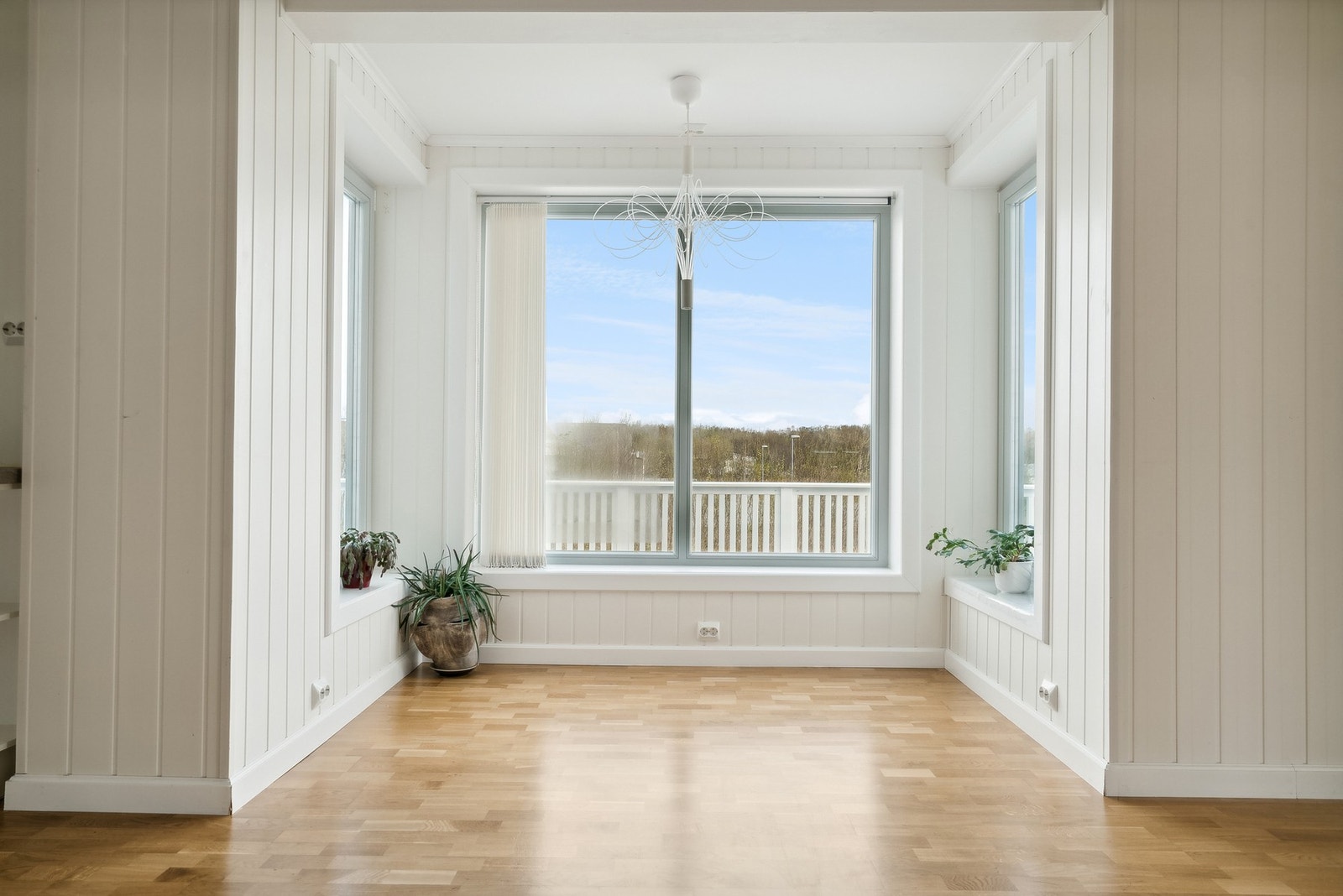 Naturlig plass for spisegruppe - Her er det rom for mange gode middagsselskaper Galleribilde