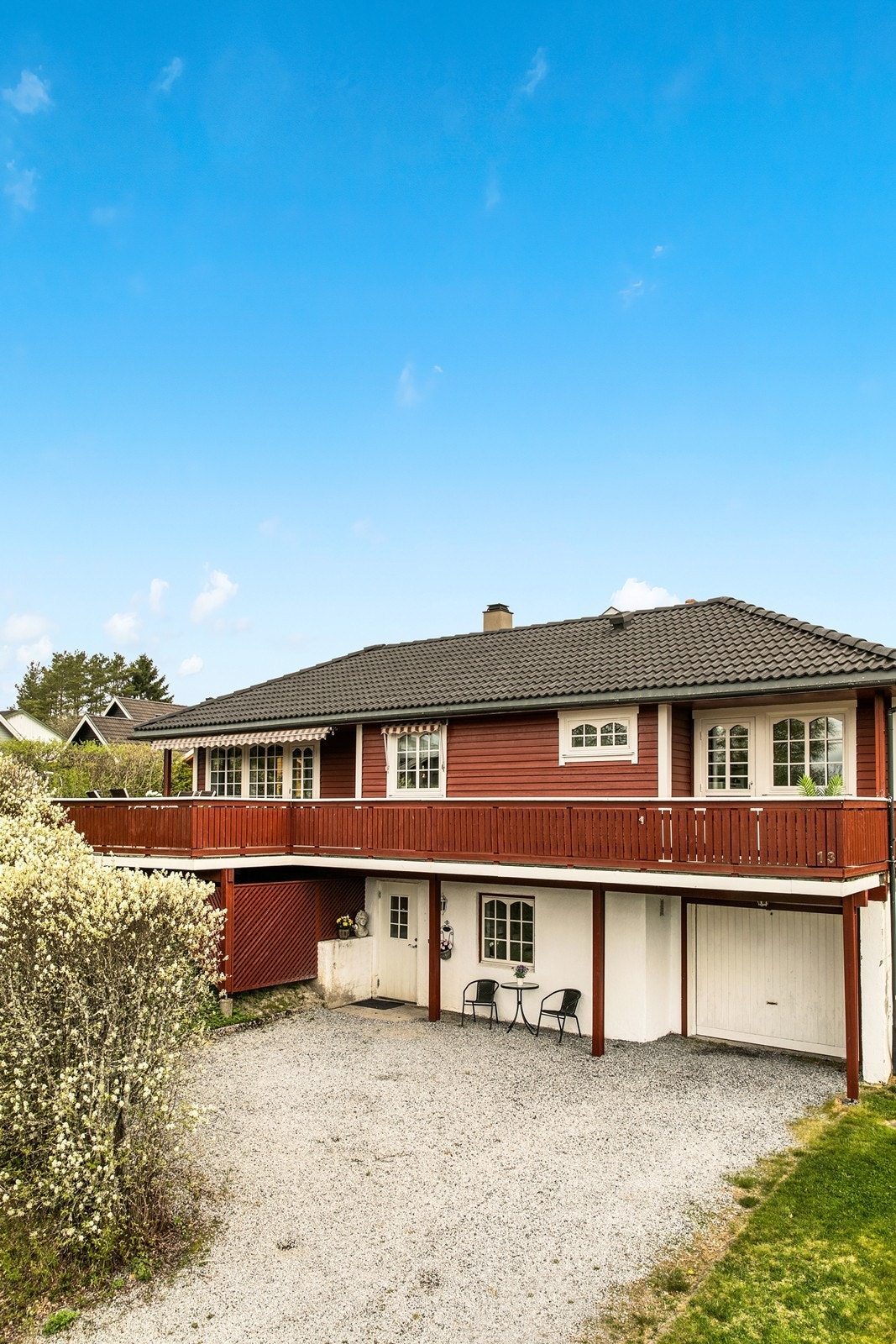 Velkommen til visning av denne flotte boligen sentralt på Tomter. Galleribilde