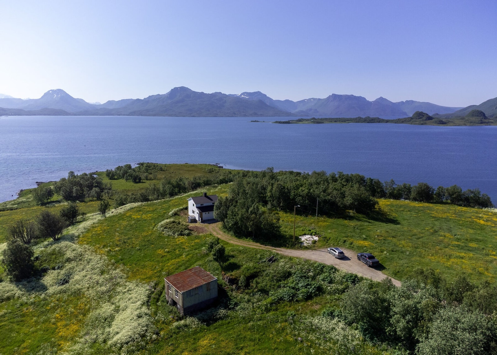 Her er det nærhet til flotte turområder ved sjøen og i marka Galleribilde