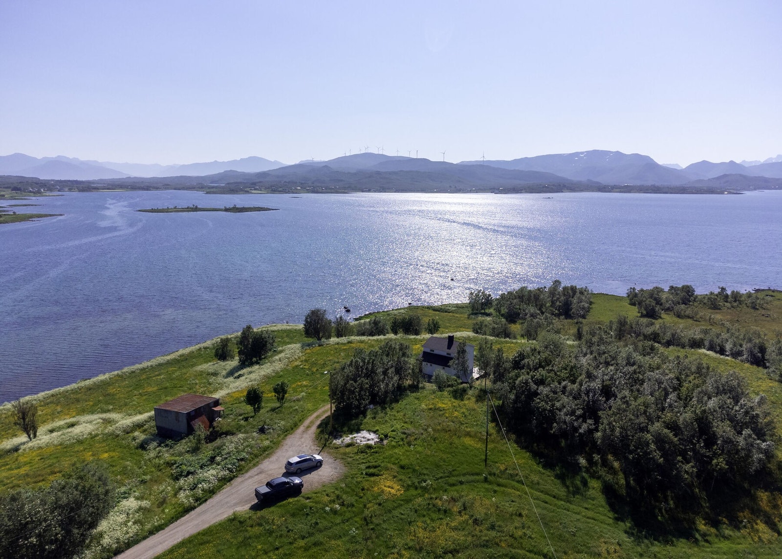 Enebolig med særegen beliggenhet på Selneset ved Frøskeland Galleribilde
