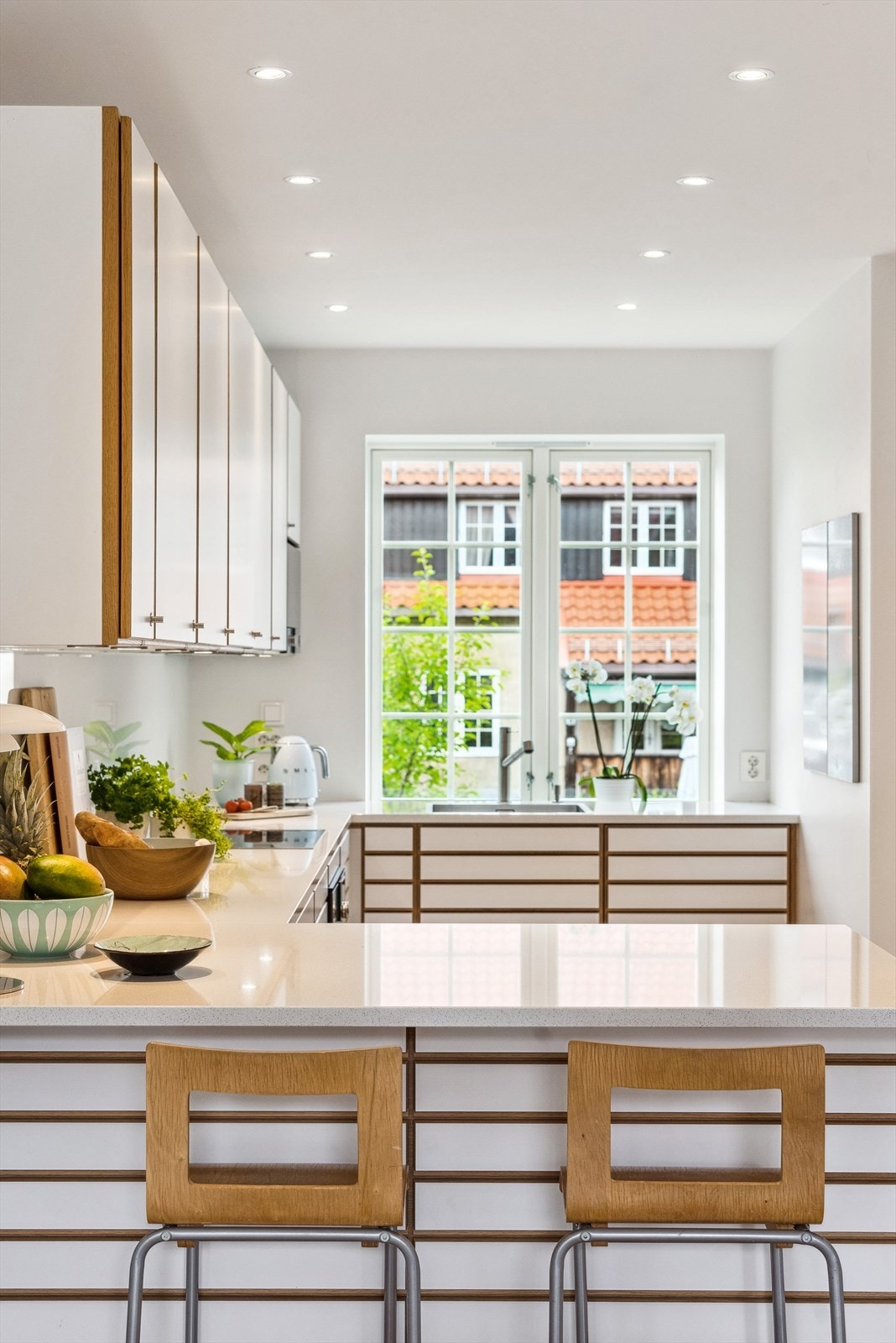 Store vinduflater som skaper en svært god romfølelse. Galleribilde