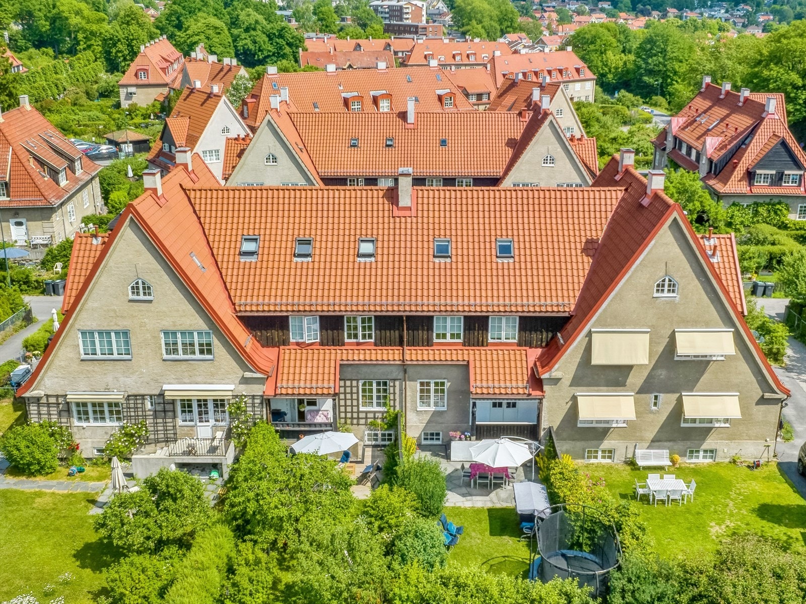 Velkommen til Hjorteveien 7, en barnevennlig beliggende "perle" i Ullevål Hageby! Galleribilde