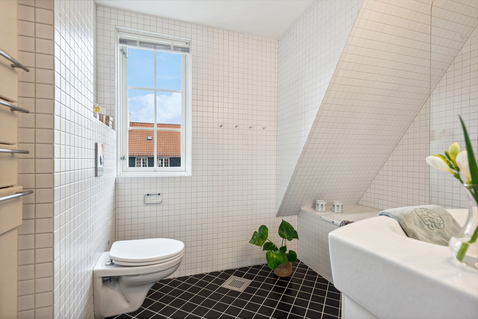 Boligens hovedbad ligger i 2.etasje. Galleribilde