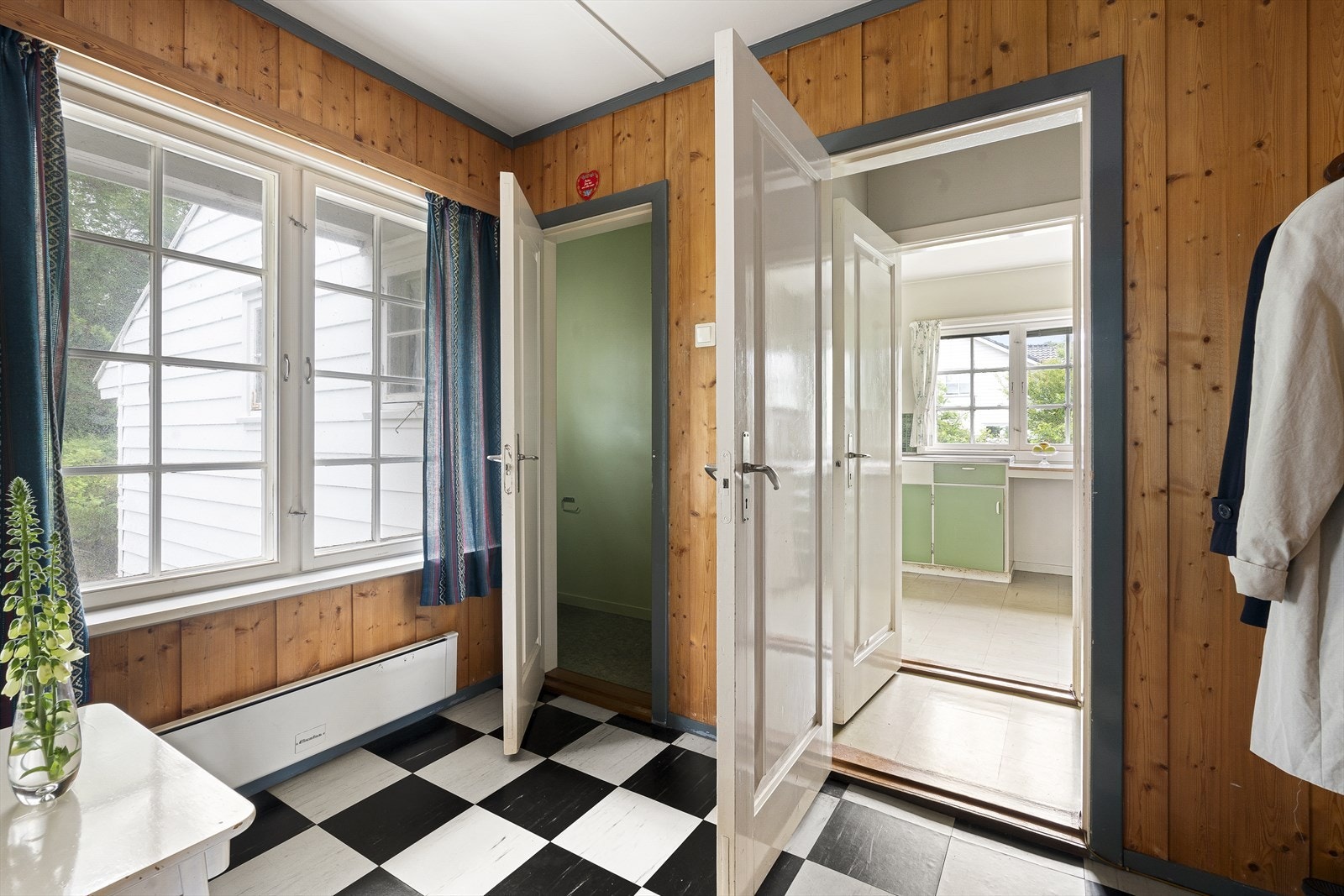 Inngang til wc og kjøkken fra gang. Galleribilde