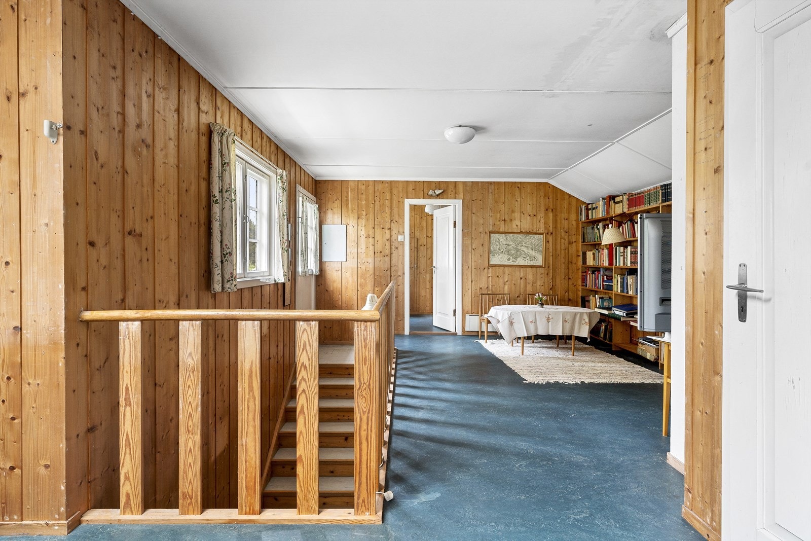 Loftstue. Galleribilde
