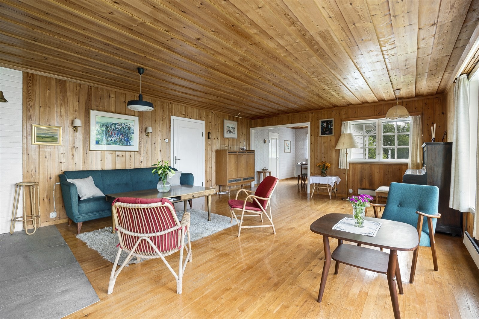 Åpen løsning inn til spisestue. Galleribilde